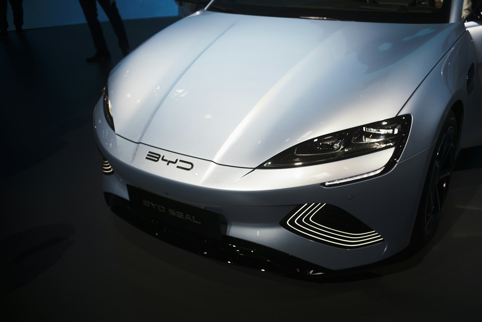 Automobilių gamintojai ieško sprendimų: kuriami pigesni elektromobiliai su natrio baterijomis