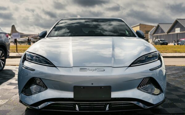 Šios baterijos pakeis viską: kodėl elektromobiliai gali staiga atpigti 40 proc.?