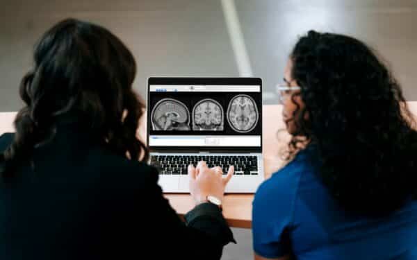 Manote, kad demencija gresia tik senatvėje? Štai kas pražudė vos 24 metų vaikiną