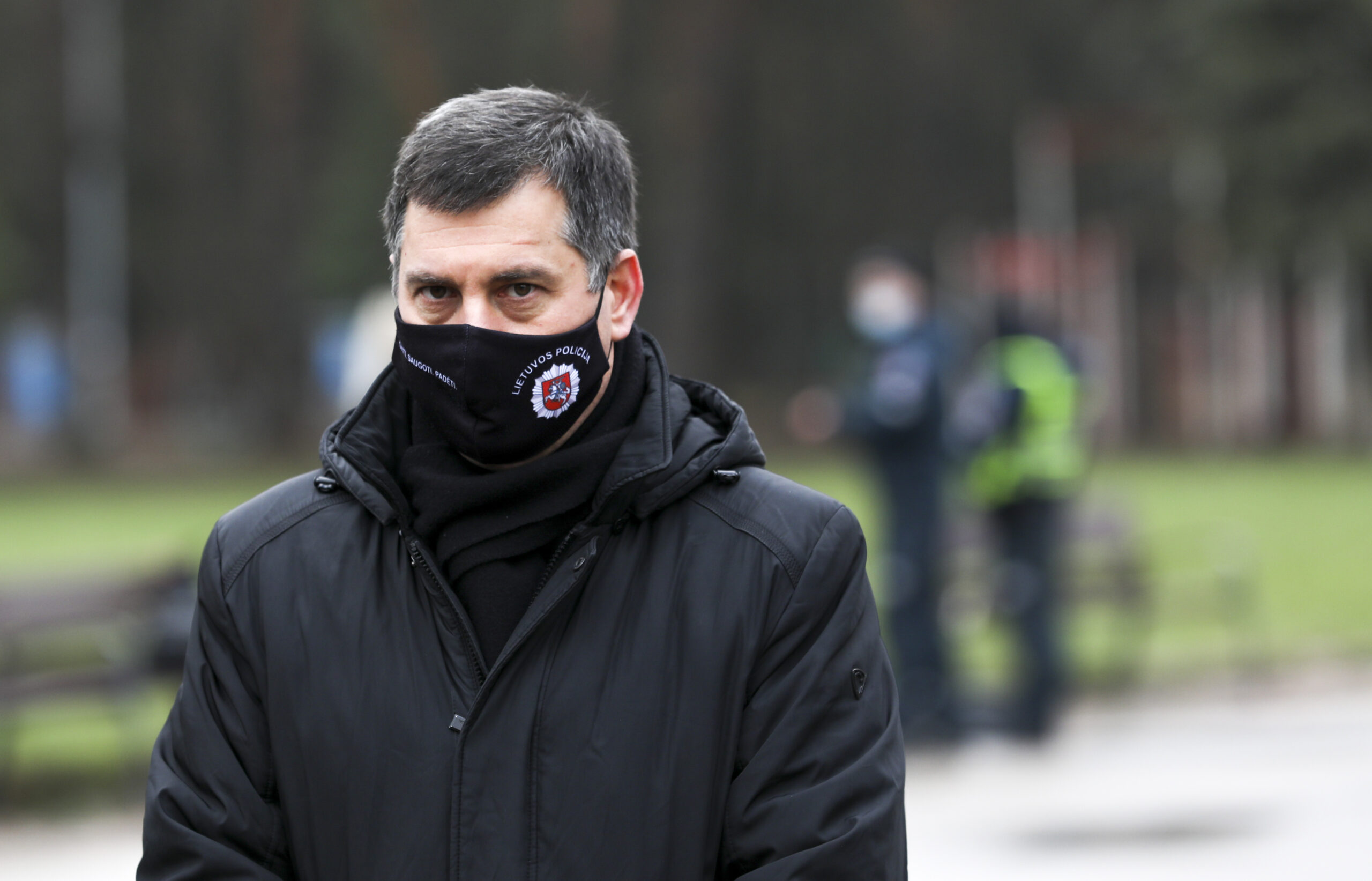 Įtemptas pirmadienio rytas: po grasinimų mokykloms policija siunčia aiškią žinutę