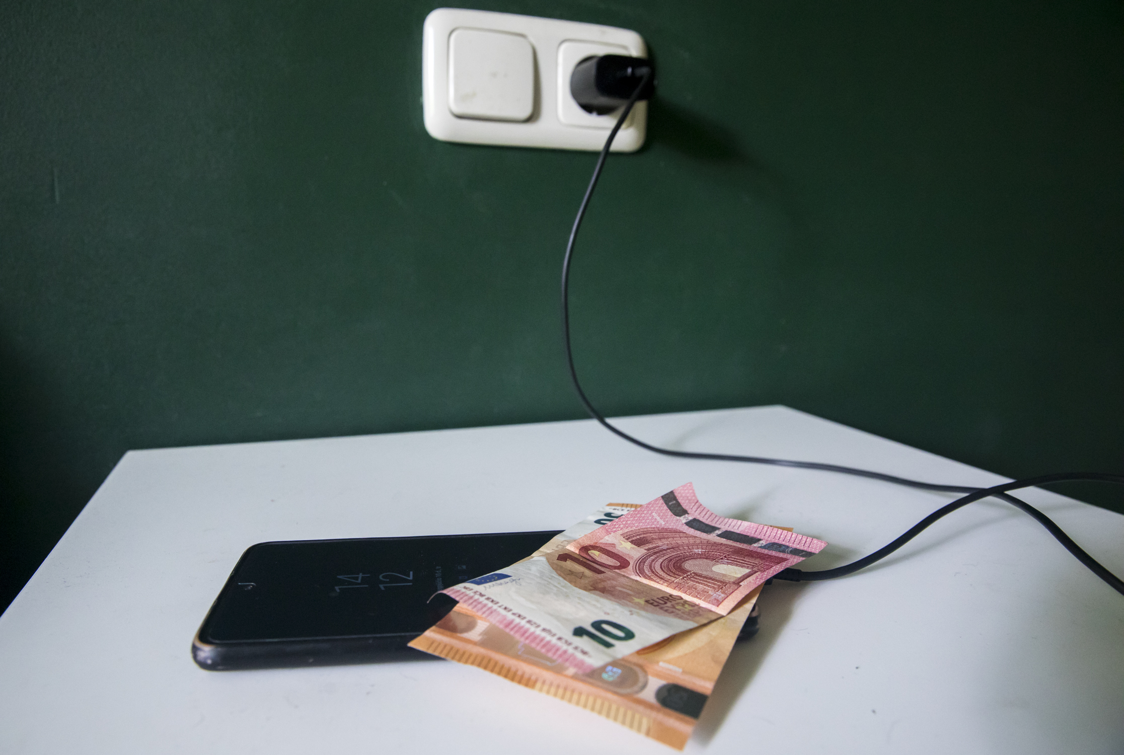 Nepastebėsite – permokėsite: pirmadienį elektra bus ypač brangi