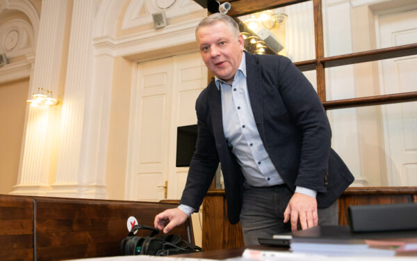 Teismas įvertino riziką: buvęs politikas lieka už grotų