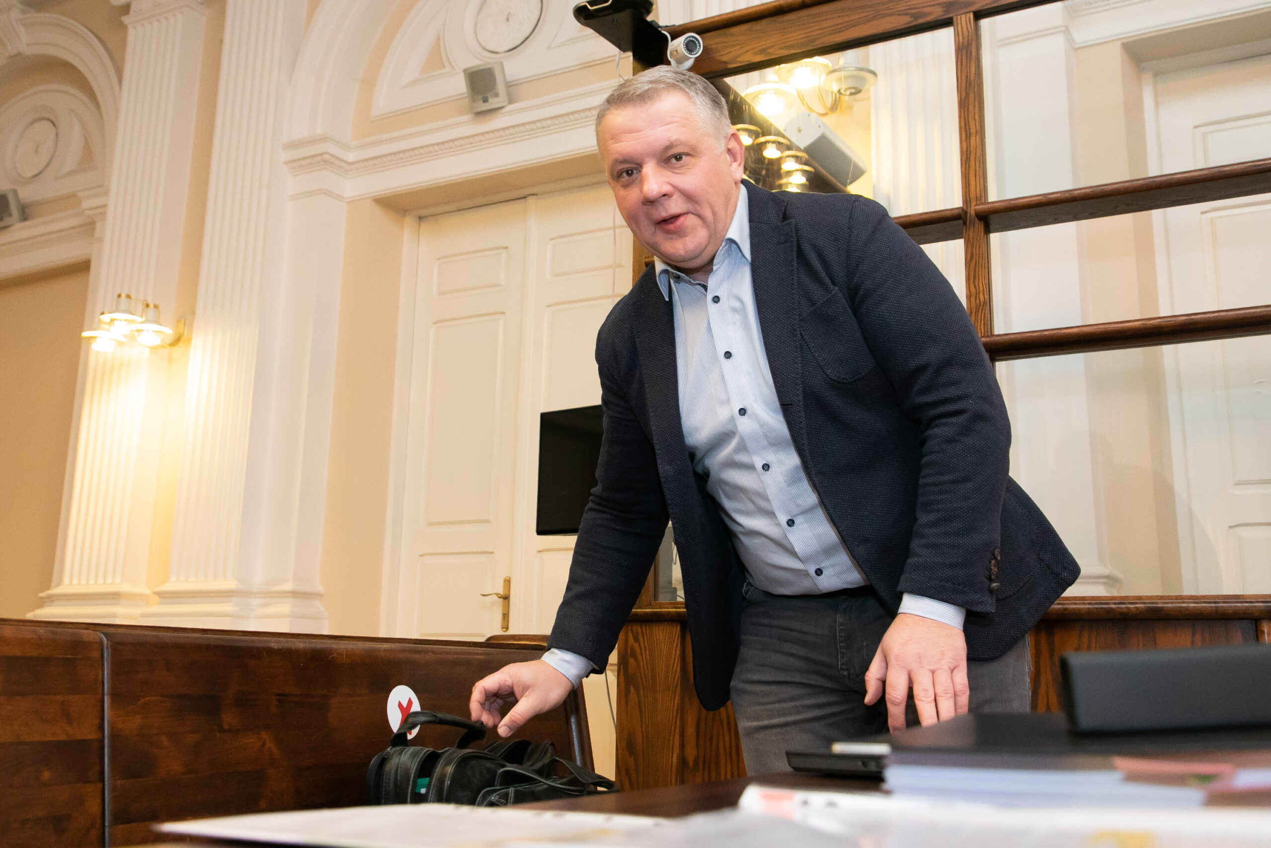 Teismas įvertino riziką: buvęs politikas lieka už grotų