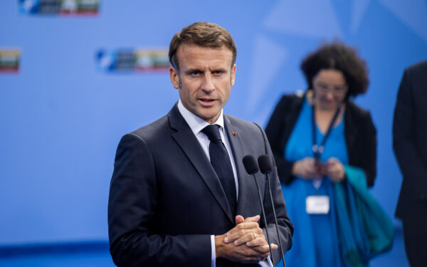 Macronas siunčią įspėjimą: JAV bandymas atplėšti Grenlandiją sulauktų beprecedenčių pasekmių