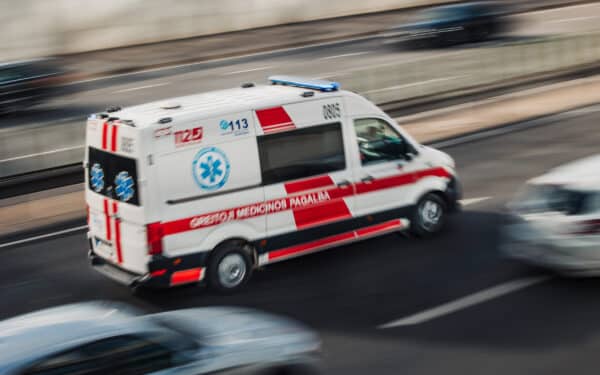 Staigus policininko manevras gatvėje baigėsi nelaime: partrenkta 11-metė