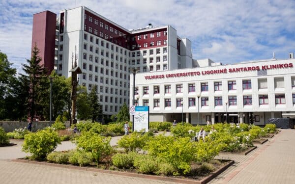 Medikai Vilniuje sulauks pokyčių: Santaros klinikos susitarė dėl algų kėlimo