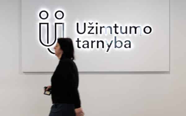 Prasidėjo darbų pasiūlymų bumas: atskleidė, kurie sektoriai ieško ir kiek „į rankas“ tikisi ieškantieji