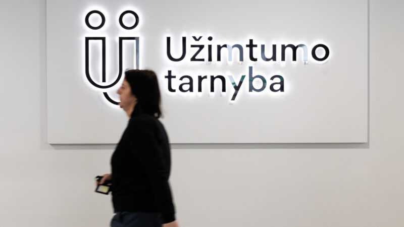 Prasidėjo darbų pasiūlymų bumas: atskleidė, kurie sektoriai ieško ir kiek „į rankas“ tikisi ieškantieji