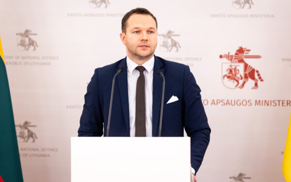 Lietuva stoja į DI lenktynes: Varšuvoje pasirašomas strategiškai svarbus susitarimas