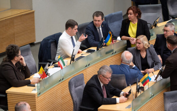 Koalicijos konfliktas aštrėja: aiškėja, jog „Nemuno aušra“ atleido du „valstiečių“ viceministrus