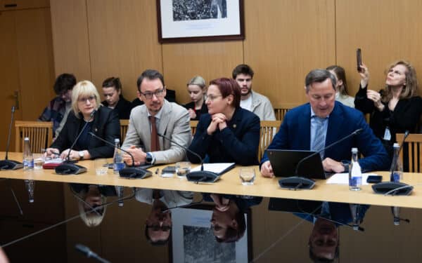 Darbo grupėje – naujas siūlymas dėl laisvai samdomų LRT laidų vedėjų