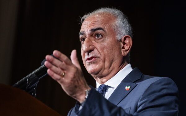 Kritiškai svarbus pareiškimas: Irano Šacho sūnus Pahlavi skelbia grįžimą į chaosą