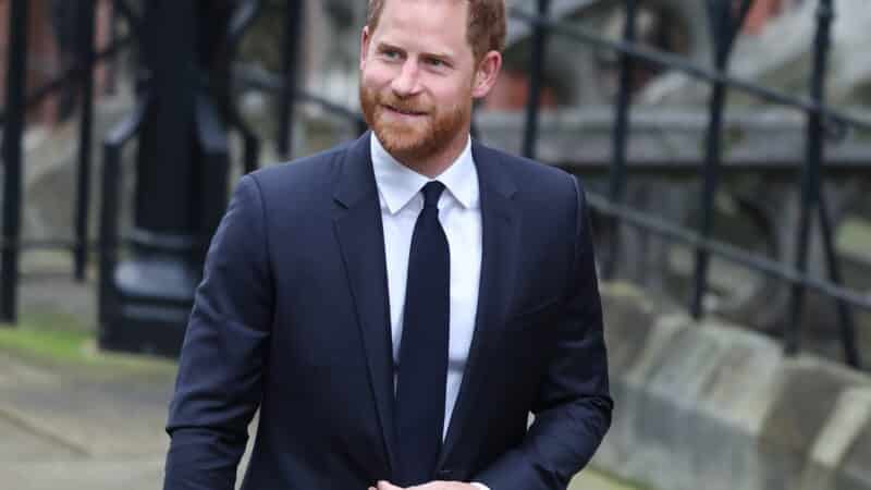 Princas Harry žengia į teismo kovą su bulvaru: Londone prasideda bylos dėl šnipinėjimo nagrinėjimas