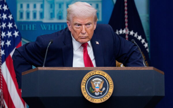 „Kažką sugalvosime“: Donaldas Trumpas siunčia grėsmingą žinią dėl Grenlandijos