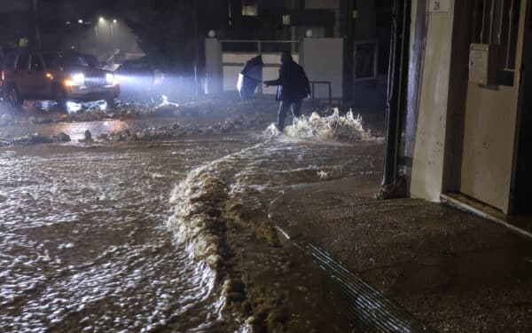 Audra smogė Graikijai: pranešta apie pirmąsias aukas