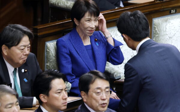 Japonijos premjerė imasi drąsaus žingsnio: stato viską ant vienos kortos