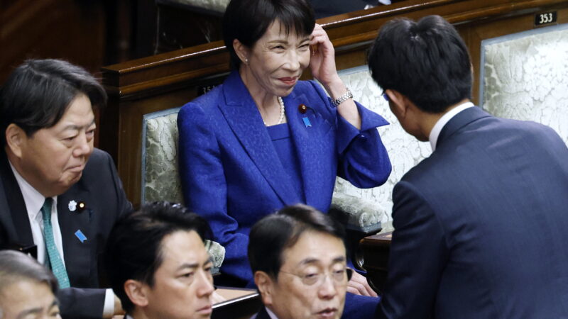 Japonijos premjerė imasi drąsaus žingsnio: stato viską ant vienos kortos