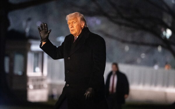 Kritiška akimirka Artimuosiuose Rytuose: Trumpas siunčia JAV armadą Irano link