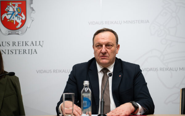 Ukrainiečius „naciais“ vadinęs Volkovas lieka Lietuvoje: visuomenė reikalauja atsakymų