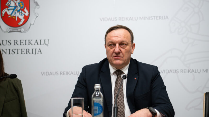 Ukrainiečius „naciais“ vadinęs Volkovas lieka Lietuvoje: visuomenė reikalauja atsakymų