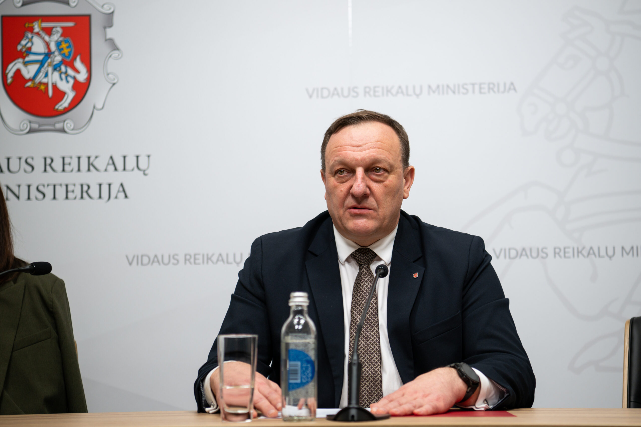 Ukrainiečius „naciais“ vadinęs Volkovas lieka Lietuvoje: visuomenė reikalauja atsakymų