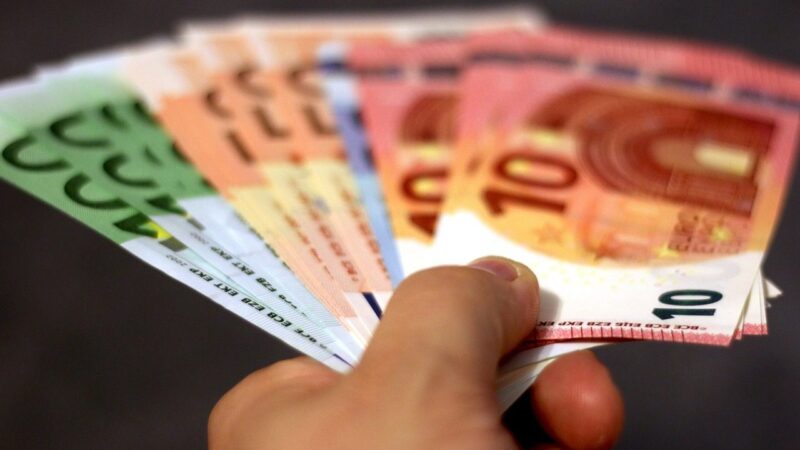 Tyrimas atskleidė, kiek mokesčių valstybei sumoka didieji prekybos tinklai: štai kas pirmoje vietoje