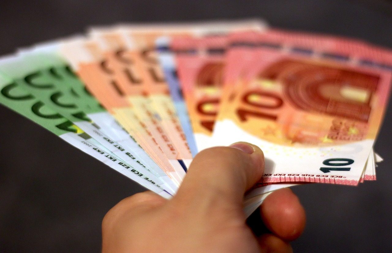 Tyrimas atskleidė, kiek mokesčių valstybei sumoka didieji prekybos tinklai: štai kas pirmoje vietoje
