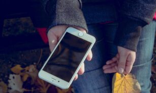 apple, iphone, 6s, plus, mobile, communication, screen, modern, smartphone, device, electronic, digital, smart, display, technology, touch, new, hand, white, tablet, apple computer, young, man, people, person, guy, lifestyle, student, attractive, autumn, sun, outdoor, sunny, yellow, park, fall, nature, woman, female, girl, lady, clean, blue computer, blue laptop, blue phone, blue apple, blue mobile, blue news, blue communication, blue park, blue smartphone, blue telephone, blue iphone, blue tablet, blue lady, blue new, blue clean