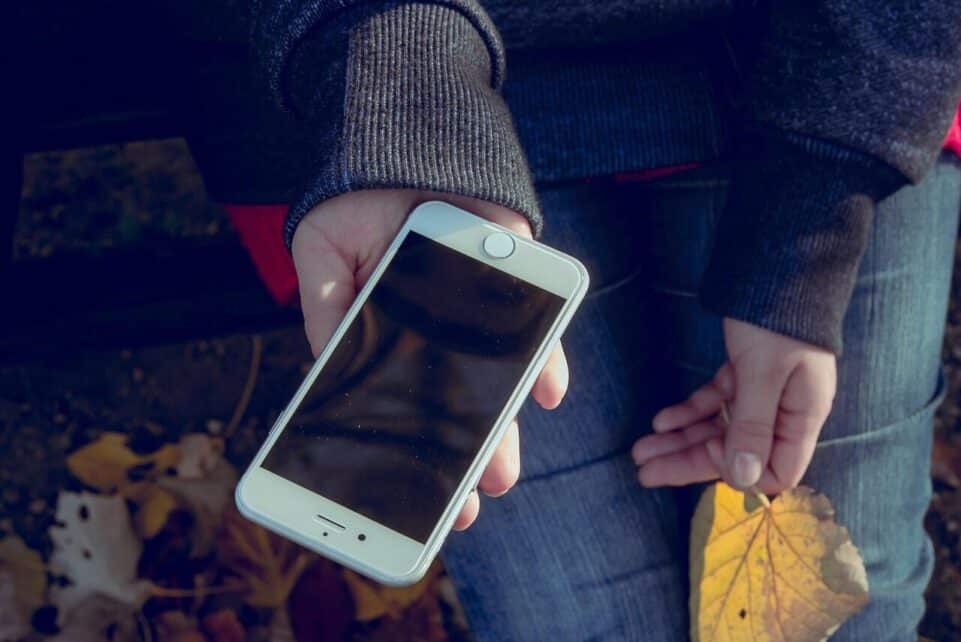 apple, iphone, 6s, plus, mobile, communication, screen, modern, smartphone, device, electronic, digital, smart, display, technology, touch, new, hand, white, tablet, apple computer, young, man, people, person, guy, lifestyle, student, attractive, autumn, sun, outdoor, sunny, yellow, park, fall, nature, woman, female, girl, lady, clean, blue computer, blue laptop, blue phone, blue apple, blue mobile, blue news, blue communication, blue park, blue smartphone, blue telephone, blue iphone, blue tablet, blue lady, blue new, blue clean