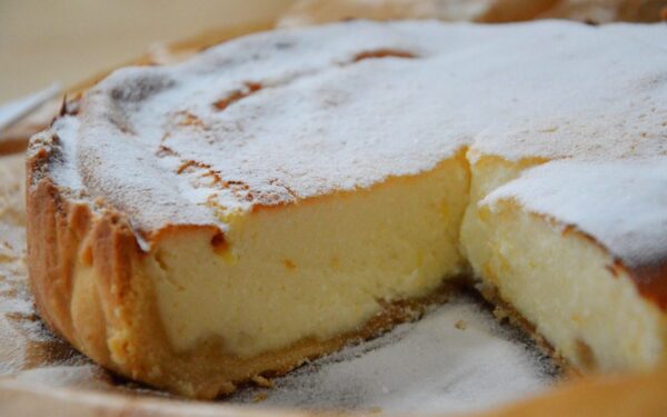 Svečiai prašys papildomos porcijos: šis paprastas varškės pyragas taps jūsų šventinio stalo hitu