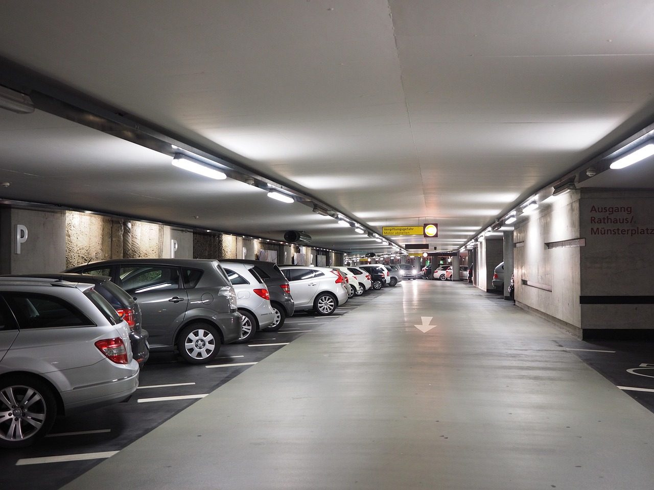 Nerandate automobilio? Sužinokite, kodėl raktelio priglaudimas prie galvos padeda jį rasti greičiau