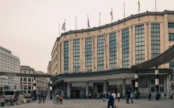 Skubus sprendimas Briuselyje: dirbtinio intelekto įrankiai išjungti dėl saugumo grėsmių