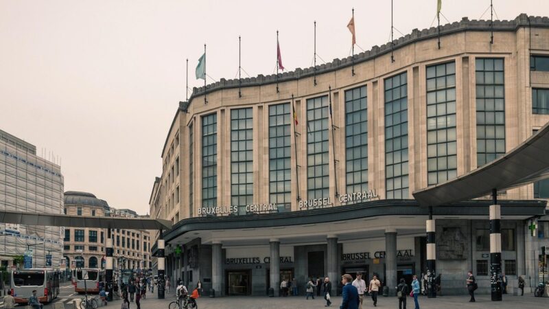 Skubus sprendimas Briuselyje: dirbtinio intelekto įrankiai išjungti dėl saugumo grėsmių