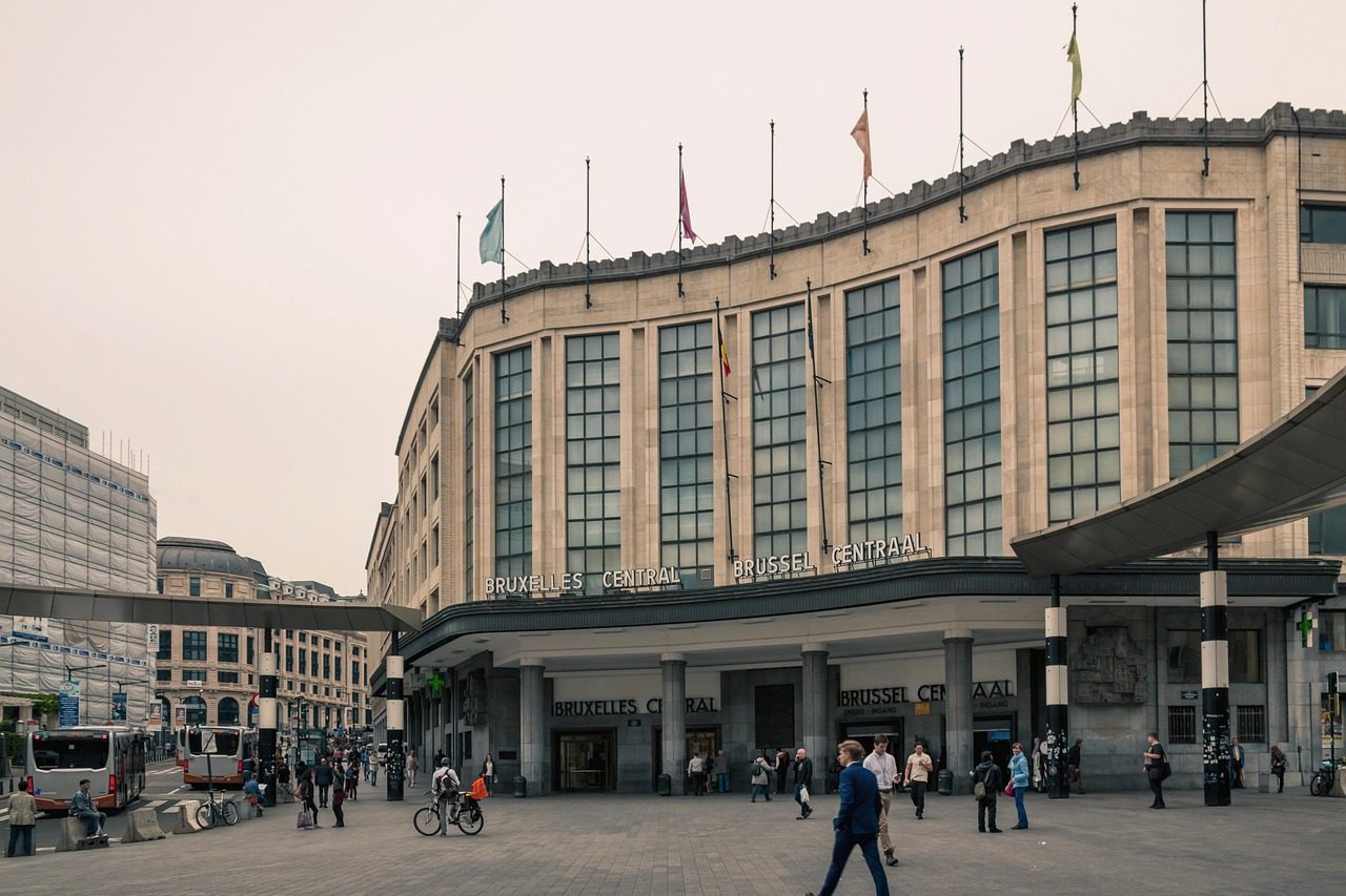 Skubus sprendimas Briuselyje: dirbtinio intelekto įrankiai išjungti dėl saugumo grėsmių