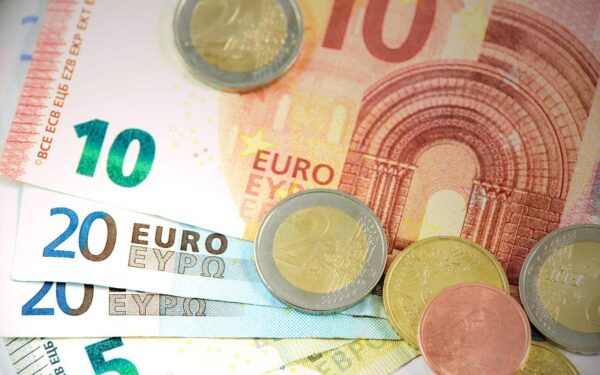 GPM reforma smogė dirbantiesiems, bet paliko neliečiamus dividendus: privilegijos ar pažanga?