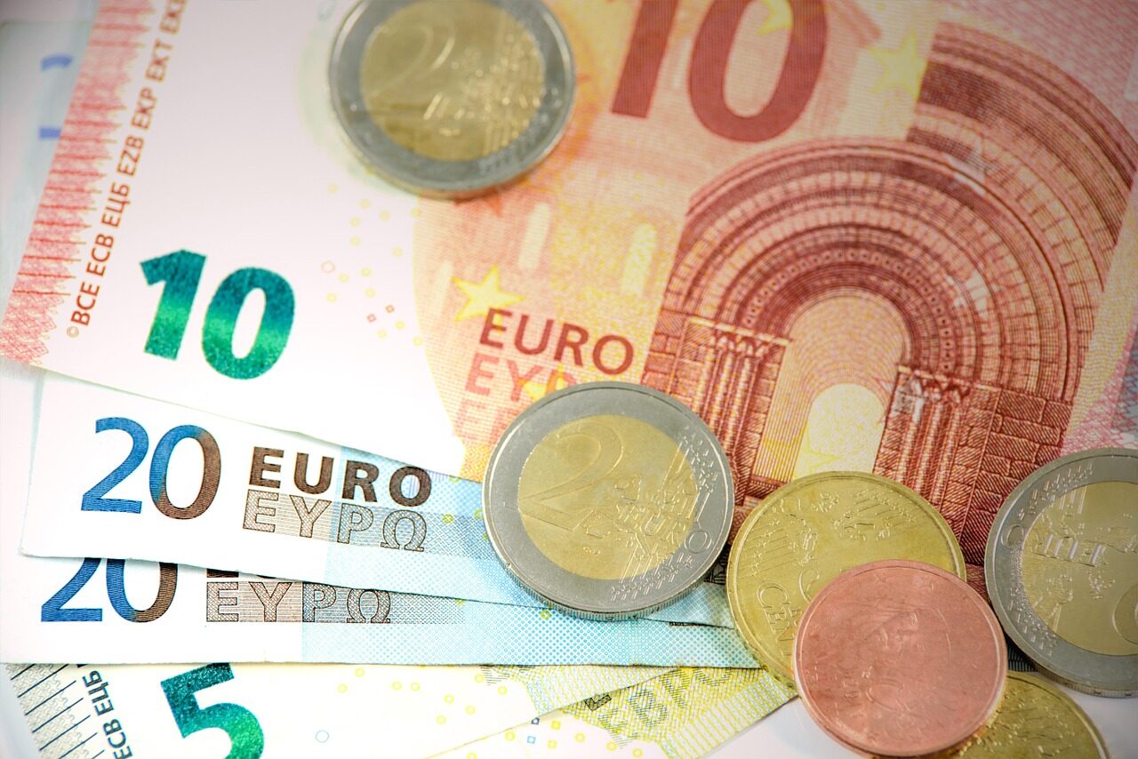 GPM reforma smogė dirbantiesiems, bet paliko neliečiamus dividendus: privilegijos ar pažanga?