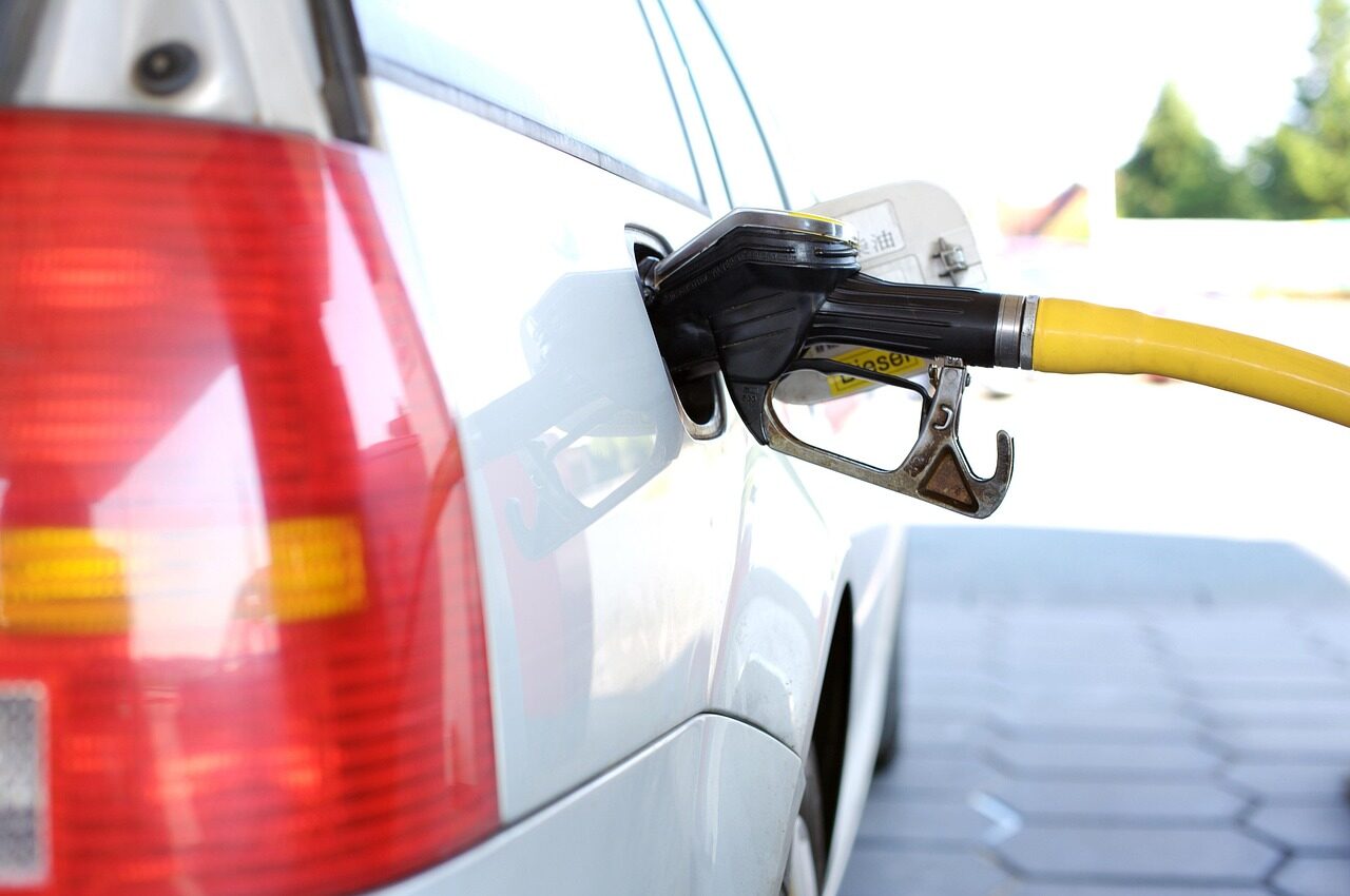Metate pinigus į balą: ar 98 benzinas jūsų automobiliui duoda bent kokios naudos?