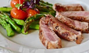 asparagus, steak, veal steak, veal, meat, barbecue, green asparagus, vegetables, eat, meal, healthy, low carb, diet, food, plate, dish, healthy meal, food photography, close up, steak, meat, diet, food, food, food, food, food