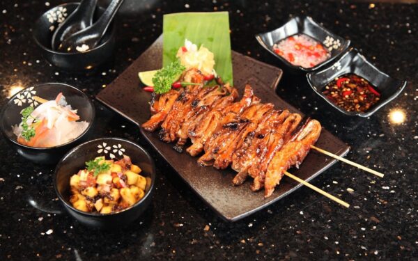 Lenkijoje siautėja nauja beprotiška mada: influencerės prieš kameras ėda arklienos skanėstus