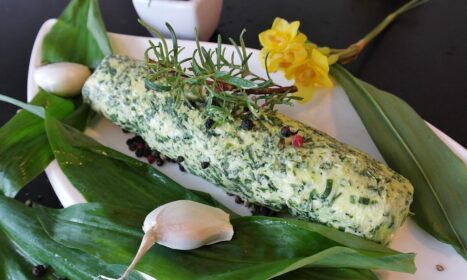 butter, wild garlic, wild garlic butter, herbs, homemade, wild vegetables, wild garlic leaves, fresh, yummy, cook, odor, green, forest garlic, spring, young leaves, aromatic plant, harbinger of spring, the spring food plant, edible, culinary herbs, nature, meal, kitchen, prepare