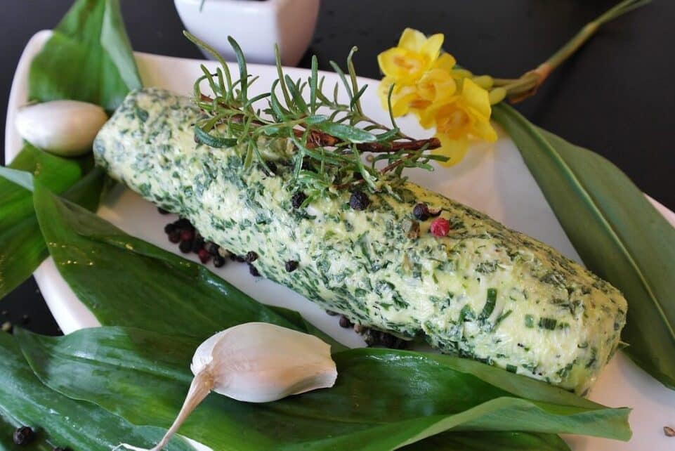 butter, wild garlic, wild garlic butter, herbs, homemade, wild vegetables, wild garlic leaves, fresh, yummy, cook, odor, green, forest garlic, spring, young leaves, aromatic plant, harbinger of spring, the spring food plant, edible, culinary herbs, nature, meal, kitchen, prepare