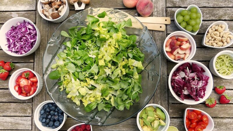 Šokiruojantis lūžis mitybos moksle: vegetarams smarkiai krenta šansai sulaukti 100 metų