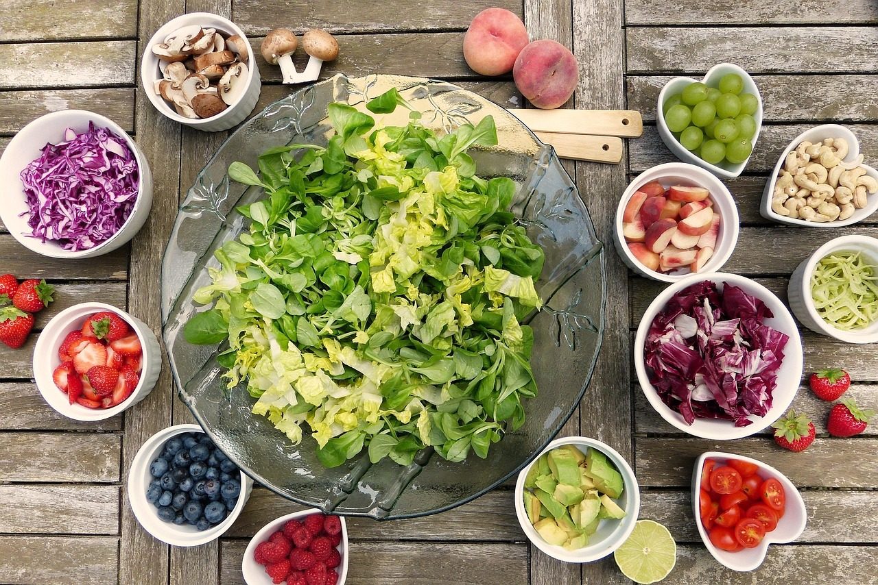 Šokiruojantis lūžis mitybos moksle: vegetarams smarkiai krenta šansai sulaukti 100 metų