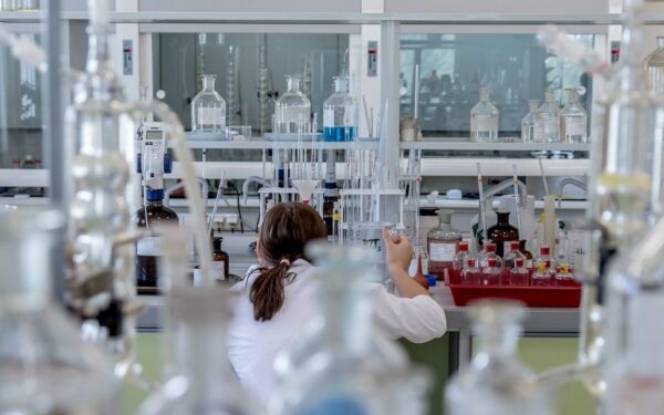 Diskams gresia pabaiga? Paprastas stiklas išsaugos jūsų duomenis tūkstantmečiams