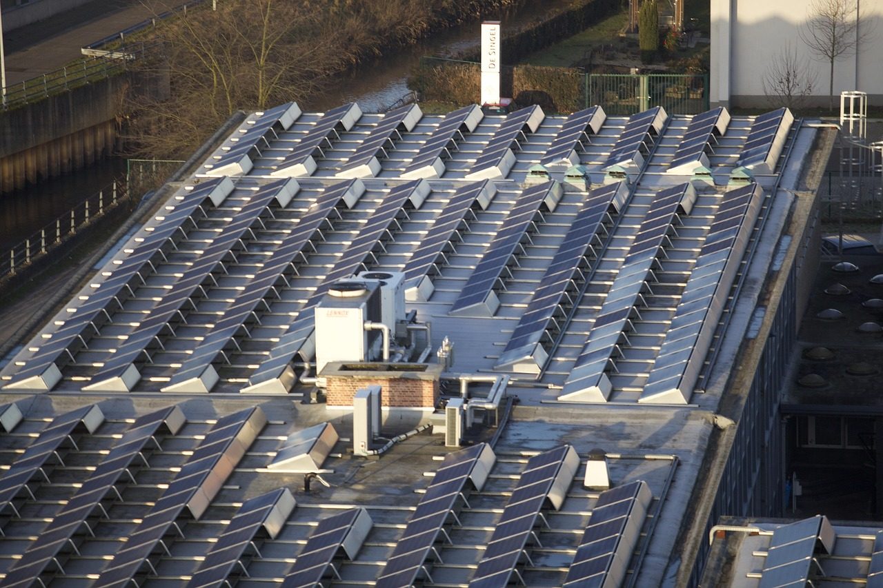 Saulės baterijos taps galingesnės: naujas metodas padidino efektyvumą iki 23,15 %