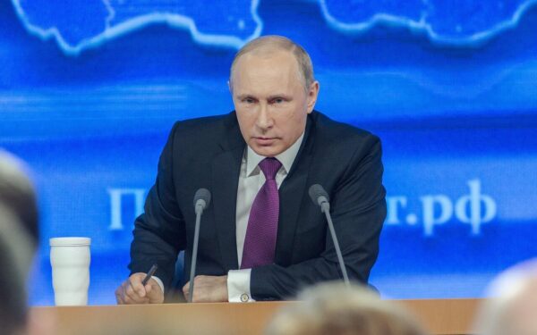 Atsakomybę permetė Vakarams: Putinas sako, kad santykiai su Europa sugadinti ne dėl Rusijos