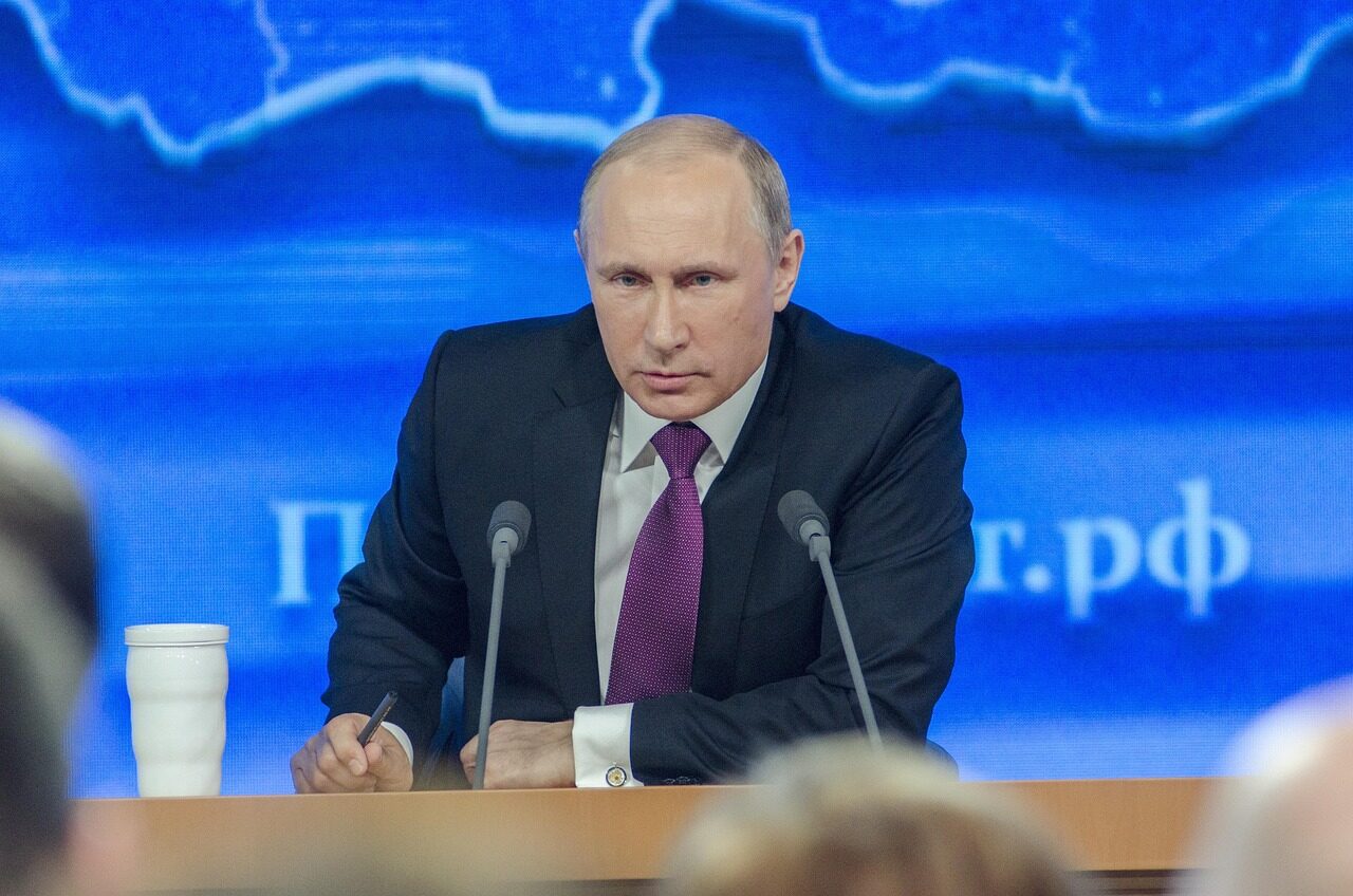 Atsakomybę permetė Vakarams: Putinas sako, kad santykiai su Europa sugadinti ne dėl Rusijos