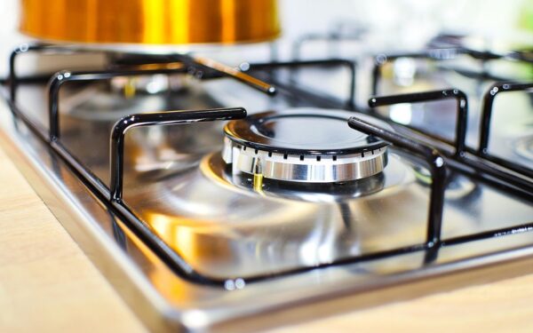 Ką gali citrina ir dantų pasta? Štai kaip be vargo nuvalyti visus virtuvės riebalus