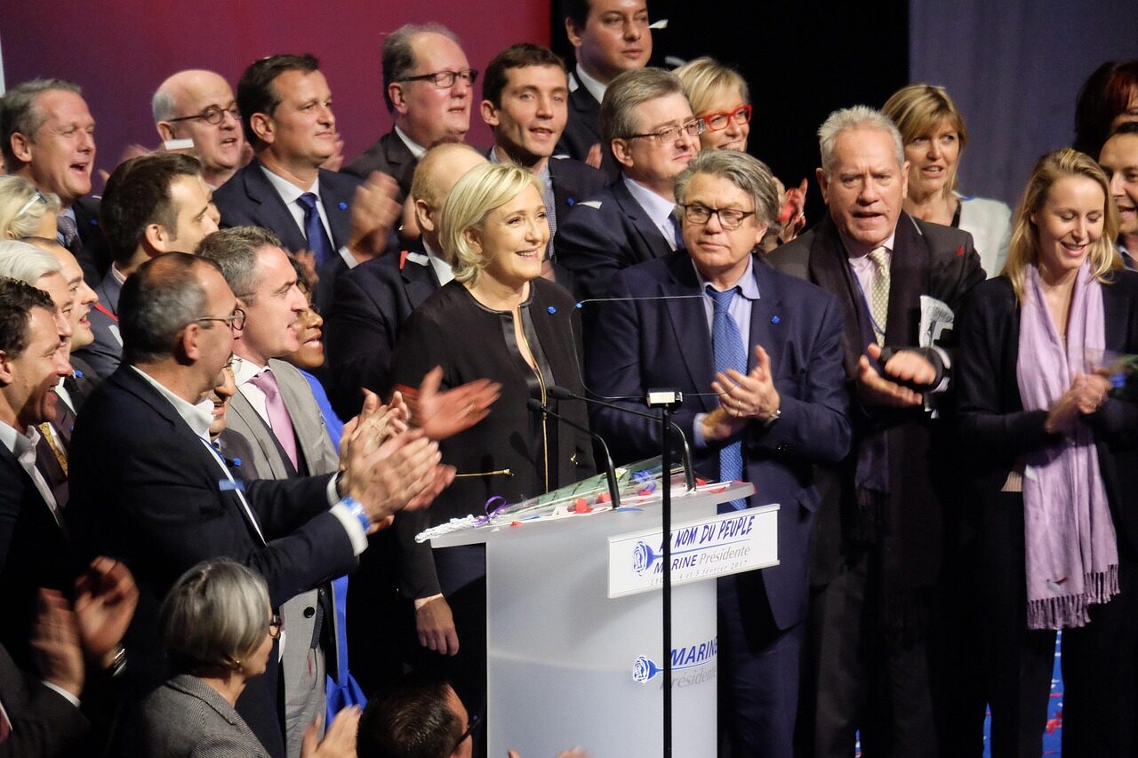 Degalų kainos gali kristi: La Pen atskleidė, kas iš tiesų brangina kurą ir koks planas siūlomas