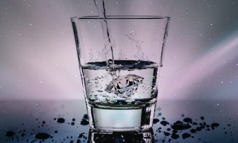 water, glass, liquid, wet, refreshment, diamond, splash, water glass, drop of water, fresh, light effect, blow, gems, luxury, wealth, ice cubes, nature, diamond shape, drink, drinking glass, sparkling water